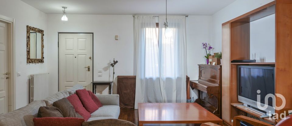 Villa a schiera 5 locali di 245 m² in Calvagese della Riviera (25080)