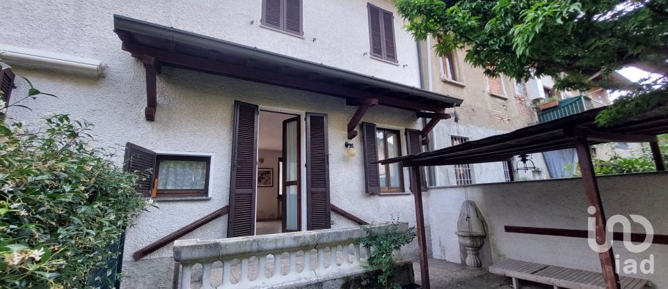 Three-room apartment of 110 m² in Agrate Brianza (20864)