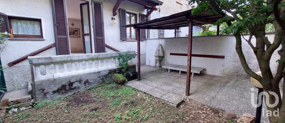 Three-room apartment of 110 m² in Agrate Brianza (20864)