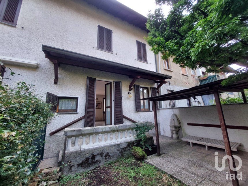 Three-room apartment of 110 m² in Agrate Brianza (20864)