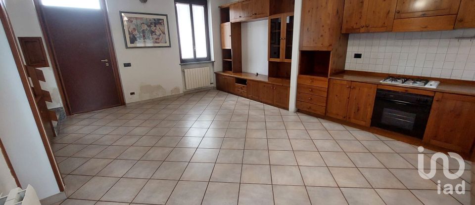 Three-room apartment of 110 m² in Agrate Brianza (20864)
