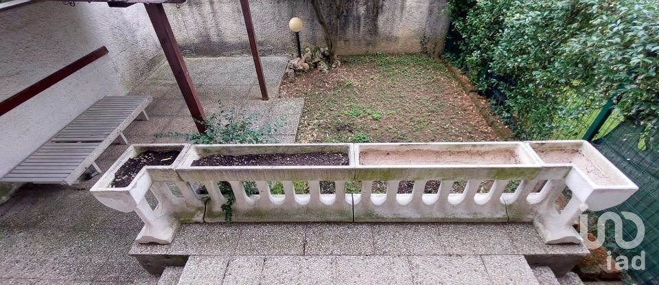 Three-room apartment of 110 m² in Agrate Brianza (20864)