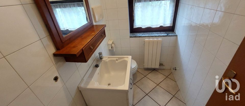 Three-room apartment of 110 m² in Agrate Brianza (20864)
