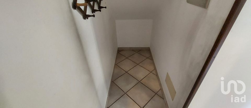 Three-room apartment of 110 m² in Agrate Brianza (20864)