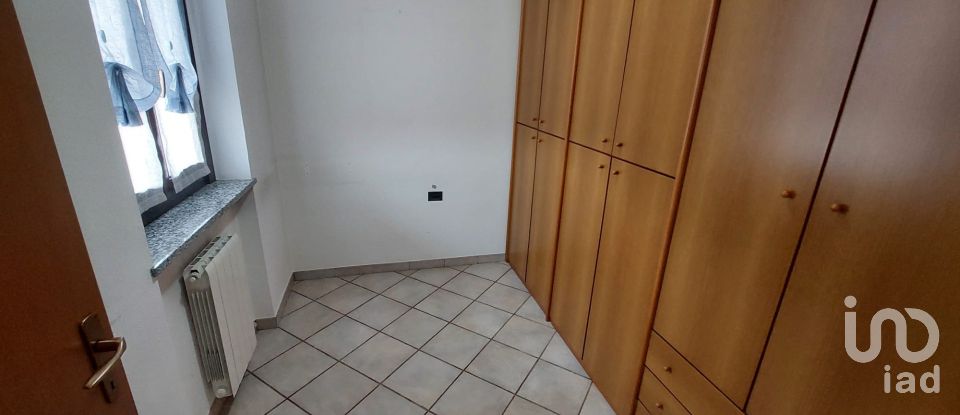Three-room apartment of 110 m² in Agrate Brianza (20864)