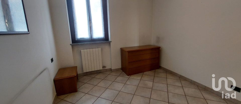 Three-room apartment of 110 m² in Agrate Brianza (20864)