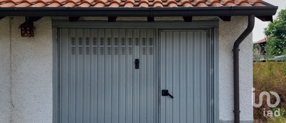 Three-room apartment of 110 m² in Agrate Brianza (20864)