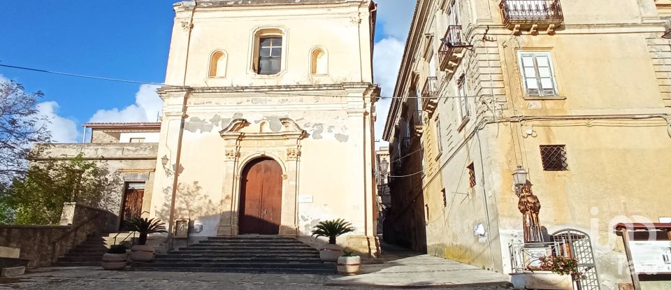 Village house 8 rooms of 170 m² in - (87030)