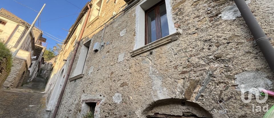 Village house 8 rooms of 170 m² in - (87030)