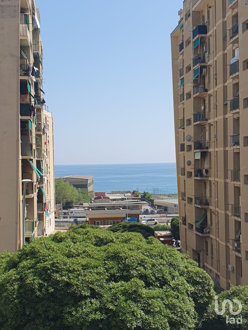 Four-room apartment of 110 m² in Genova (16157)