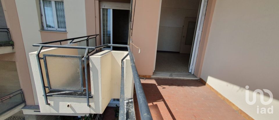 Four-room apartment of 110 m² in Genova (16157)