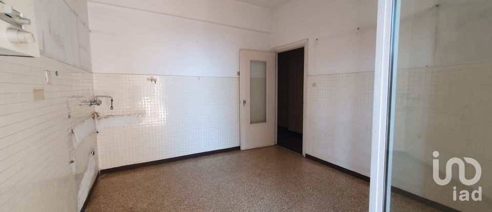 Four-room apartment of 110 m² in Genova (16157)