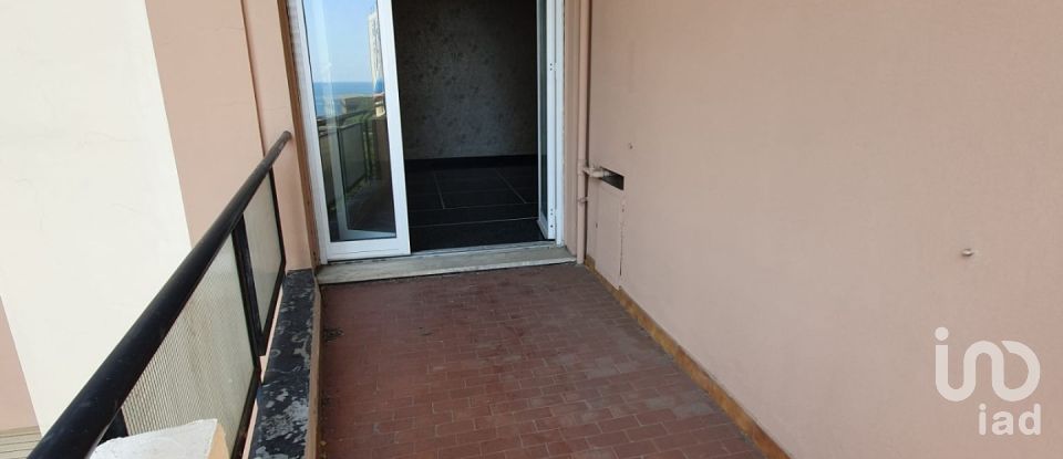 Four-room apartment of 110 m² in Genova (16157)