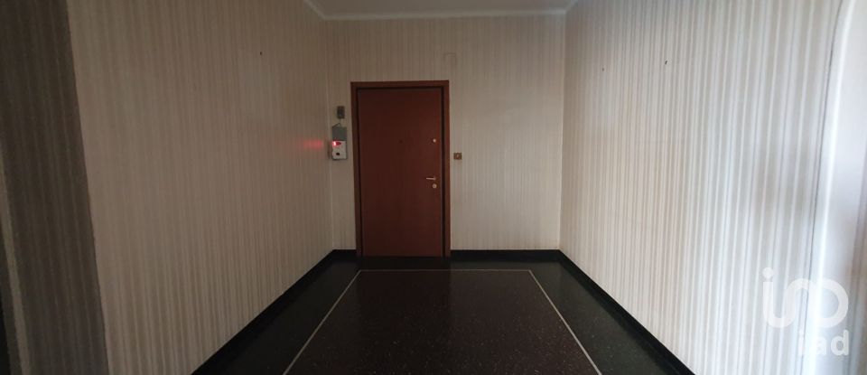 Four-room apartment of 110 m² in Genova (16157)