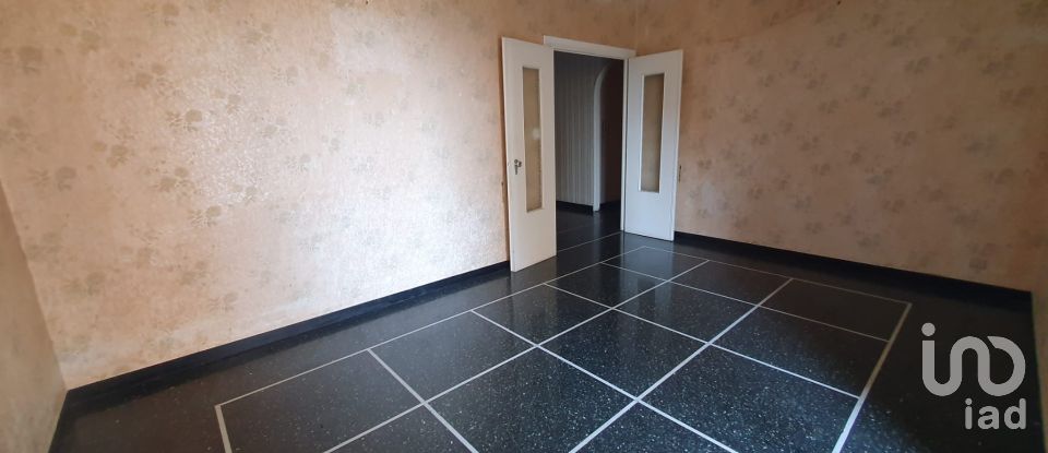 Four-room apartment of 110 m² in Genova (16157)