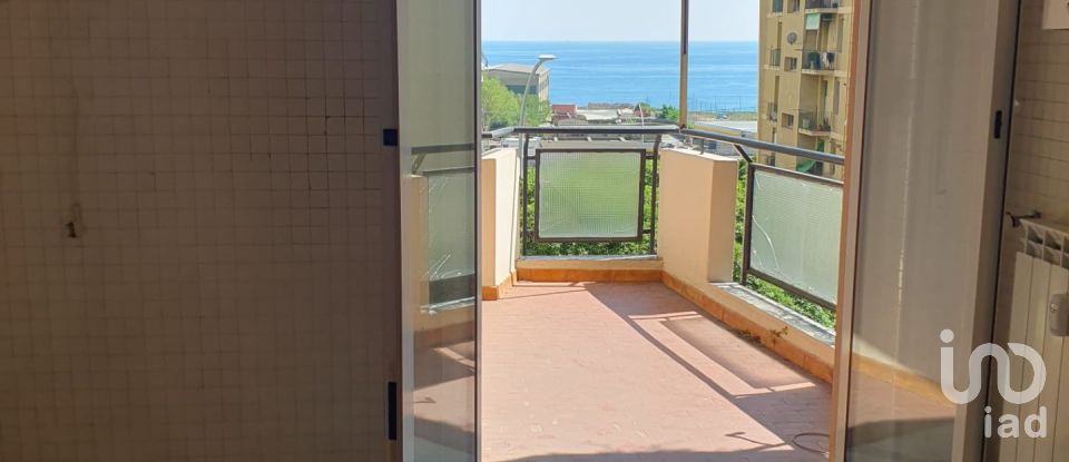 Four-room apartment of 110 m² in Genova (16157)