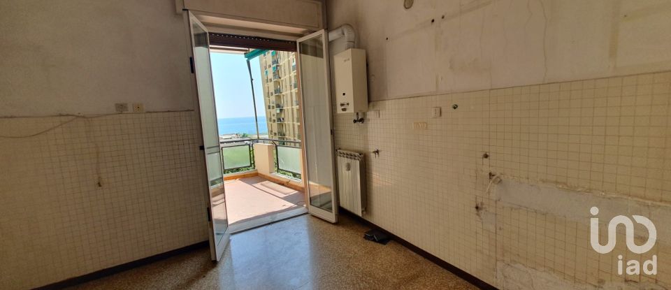 Four-room apartment of 110 m² in Genova (16157)