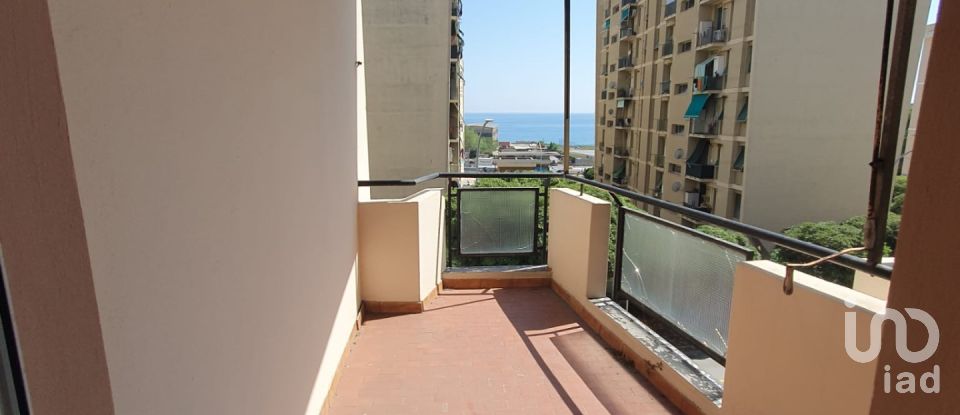 Four-room apartment of 110 m² in Genova (16157)