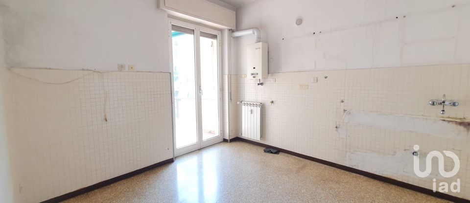 Four-room apartment of 110 m² in Genova (16157)