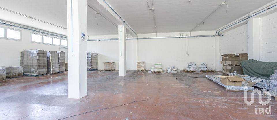 Negozio / locale commerciale di 247 m² in Osimo (60027)