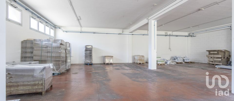 Negozio / locale commerciale di 247 m² in Osimo (60027)