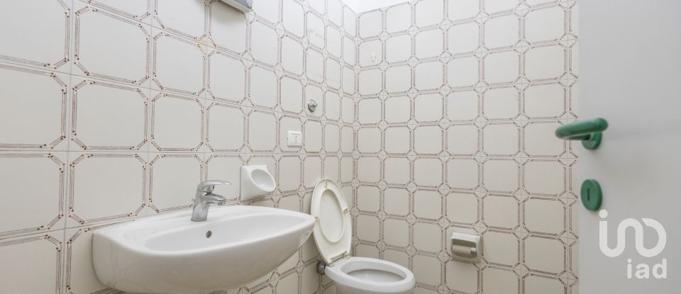 Negozio / locale commerciale di 247 m² in Osimo (60027)