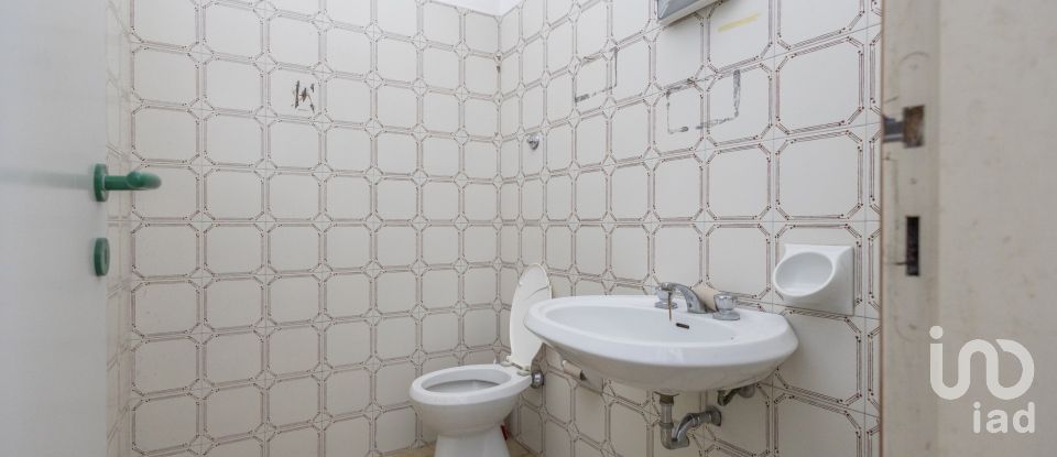 Negozio / locale commerciale di 247 m² in Osimo (60027)