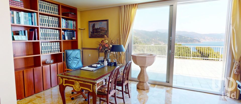 Loft 11 locali di 280 m² a Arenzano (16011)