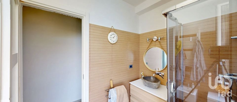 Apartment 5 rooms of 119 m² in Genova (16157)