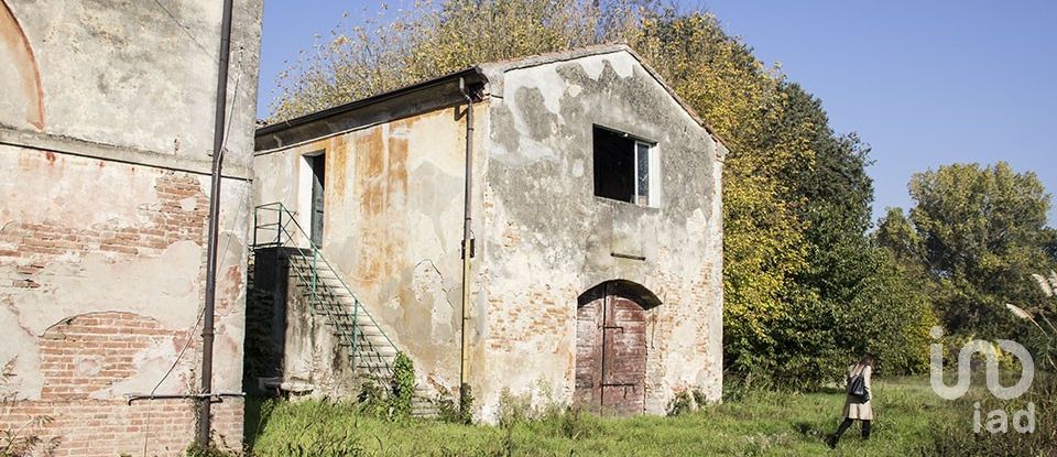 Costruzione di 2.533 m² in Castel d'Ario (46033)