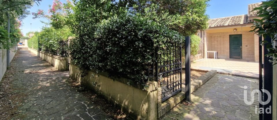 Casale 7 locali di 275 m² in Recanati (62019)