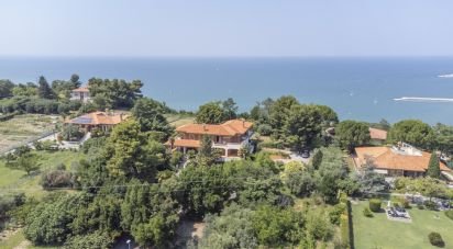 Casale 15 locali di 630 m² in Ancona (60131)