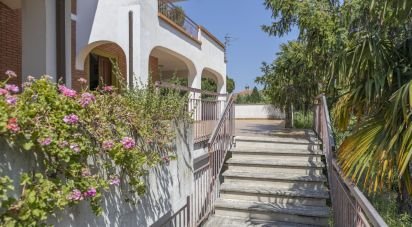 Casale 15 locali di 630 m² in Ancona (60131)