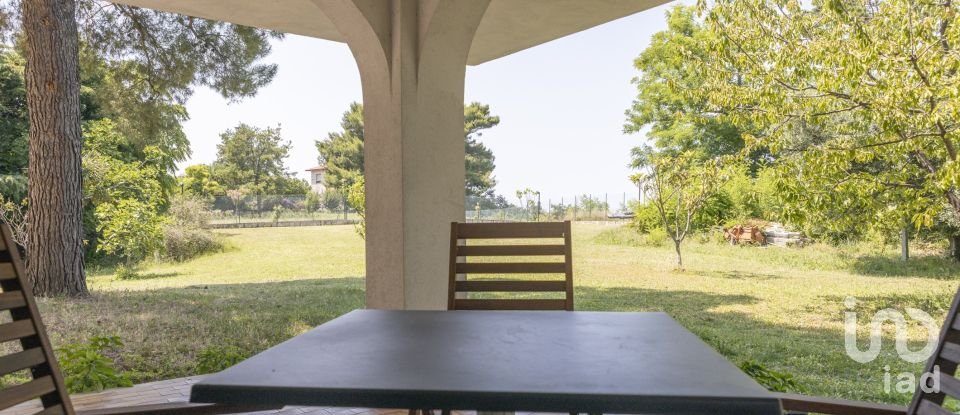 Casale 15 locali di 630 m² in Ancona (60131)