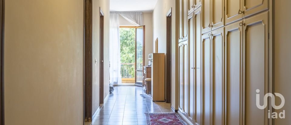 Casale 15 locali di 630 m² in Ancona (60131)