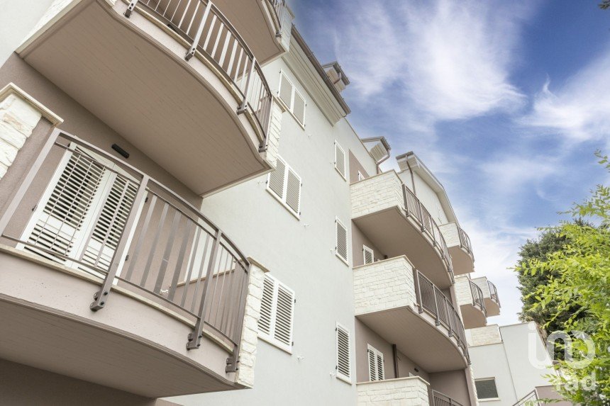 Appartamento 0 locali di 100 m² a Castelfidardo (60022)