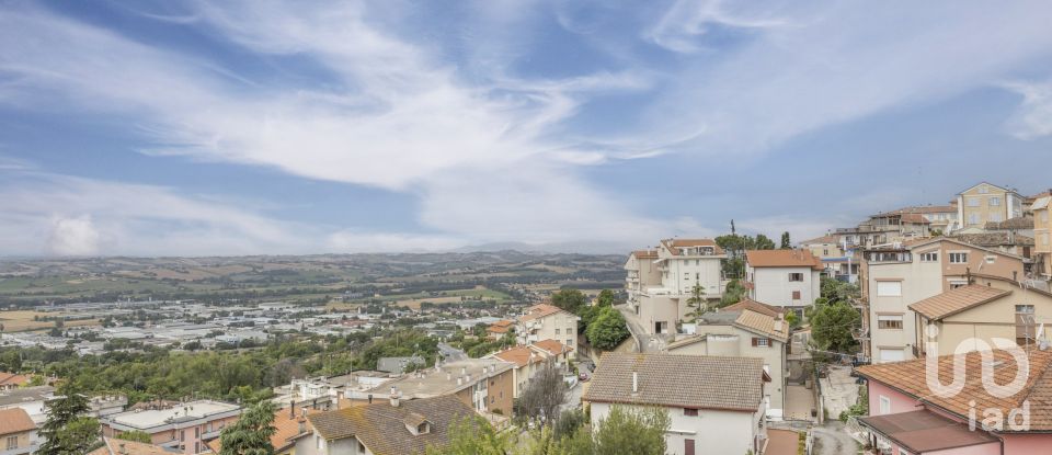 Appartamento 0 locali di 100 m² a Castelfidardo (60022)