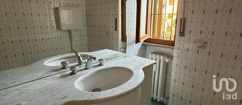 Apartment 9 rooms of 150 m² in Arezzo (52100)