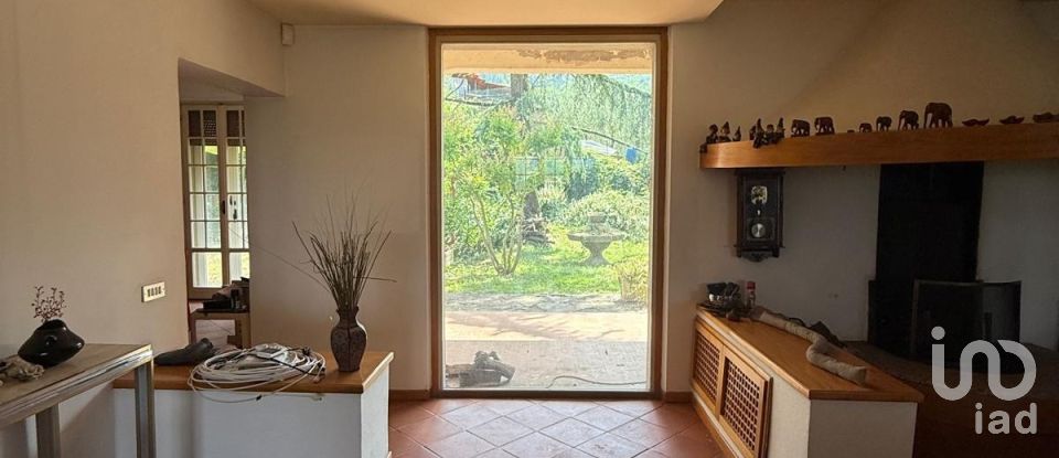 Farm 27 rooms of 1,000 m² in Arezzo (52100)