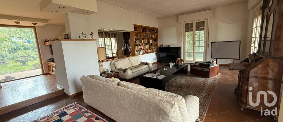 Farm 27 rooms of 1,000 m² in Arezzo (52100)