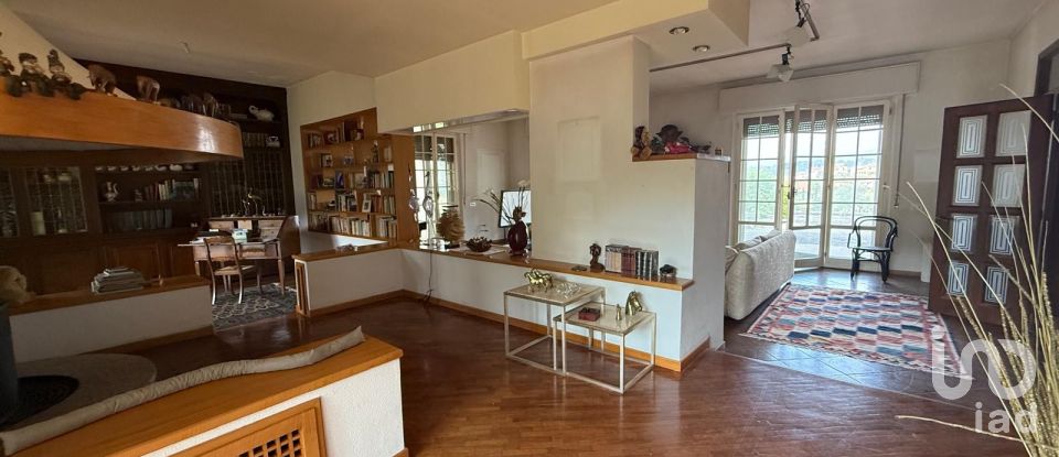Farm 27 rooms of 1,000 m² in Arezzo (52100)