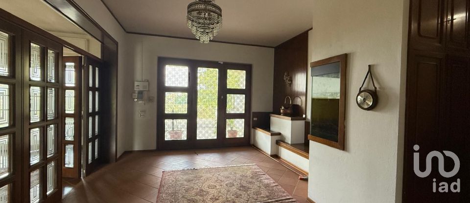 Farm 27 rooms of 1,000 m² in Arezzo (52100)