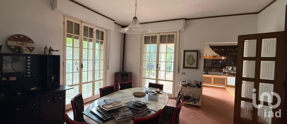 Farm 27 rooms of 1,000 m² in Arezzo (52100)