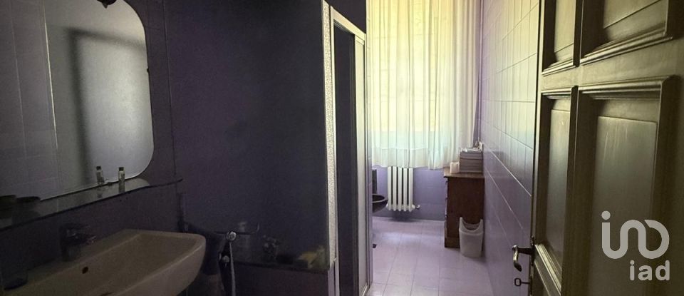 Farm 27 rooms of 1,000 m² in Arezzo (52100)