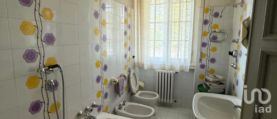 Farm 27 rooms of 1,000 m² in Arezzo (52100)