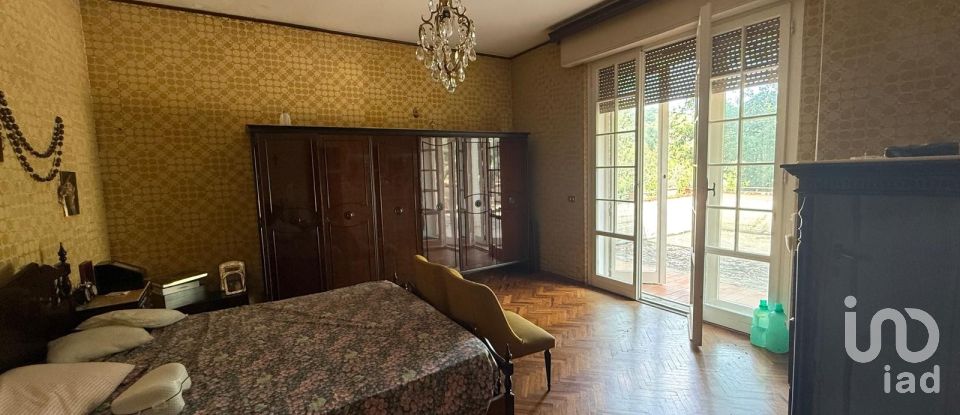 Farm 27 rooms of 1,000 m² in Arezzo (52100)