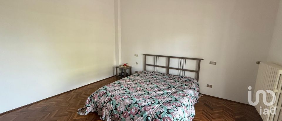 Farm 27 rooms of 1,000 m² in Arezzo (52100)