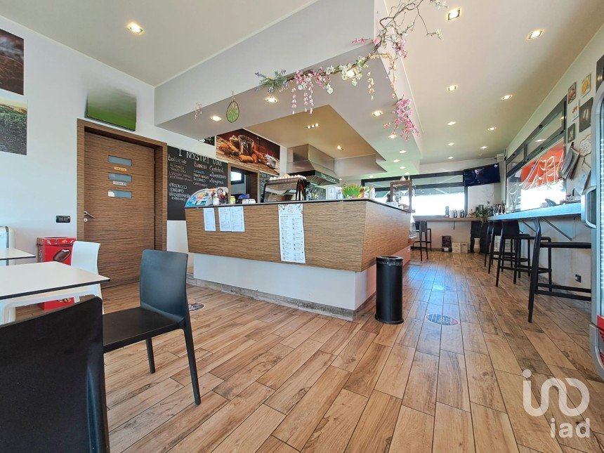 Shop / premises commercial of 208 m² in Rovigo (45100)