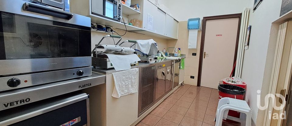 Shop / premises commercial of 208 m² in Rovigo (45100)