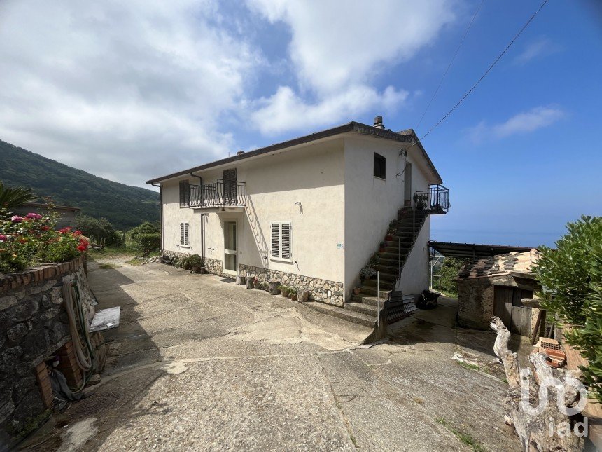 Casa indipendente 5 locali di 251 m² in - (87030)